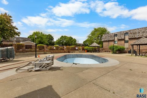 Condominium in Sioux Falls SD 3552 S Gateway Blvd Boulevard #102 11.jpg