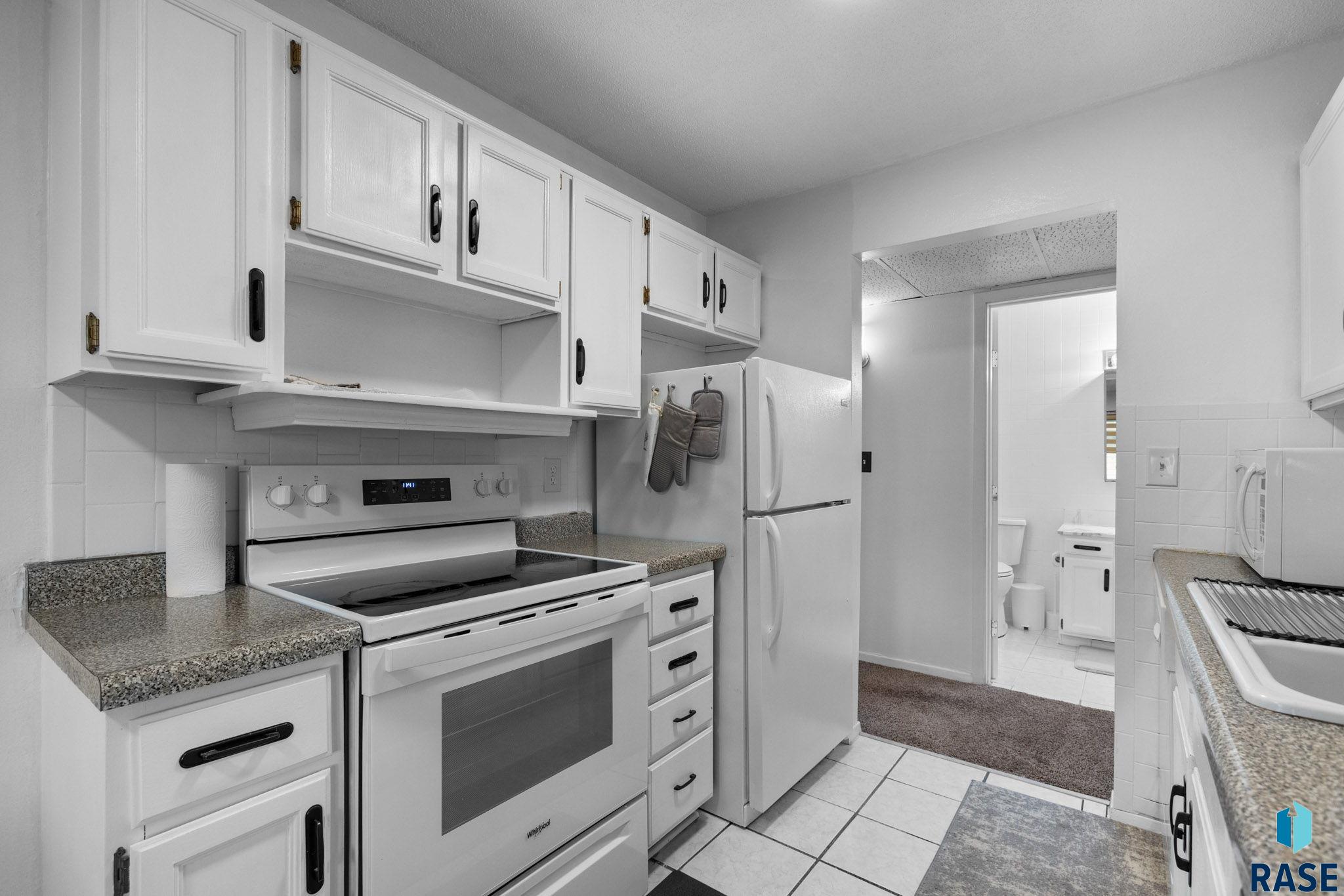 Condominium in Sioux Falls SD 3552 S Gateway Blvd Boulevard #102 1.jpg