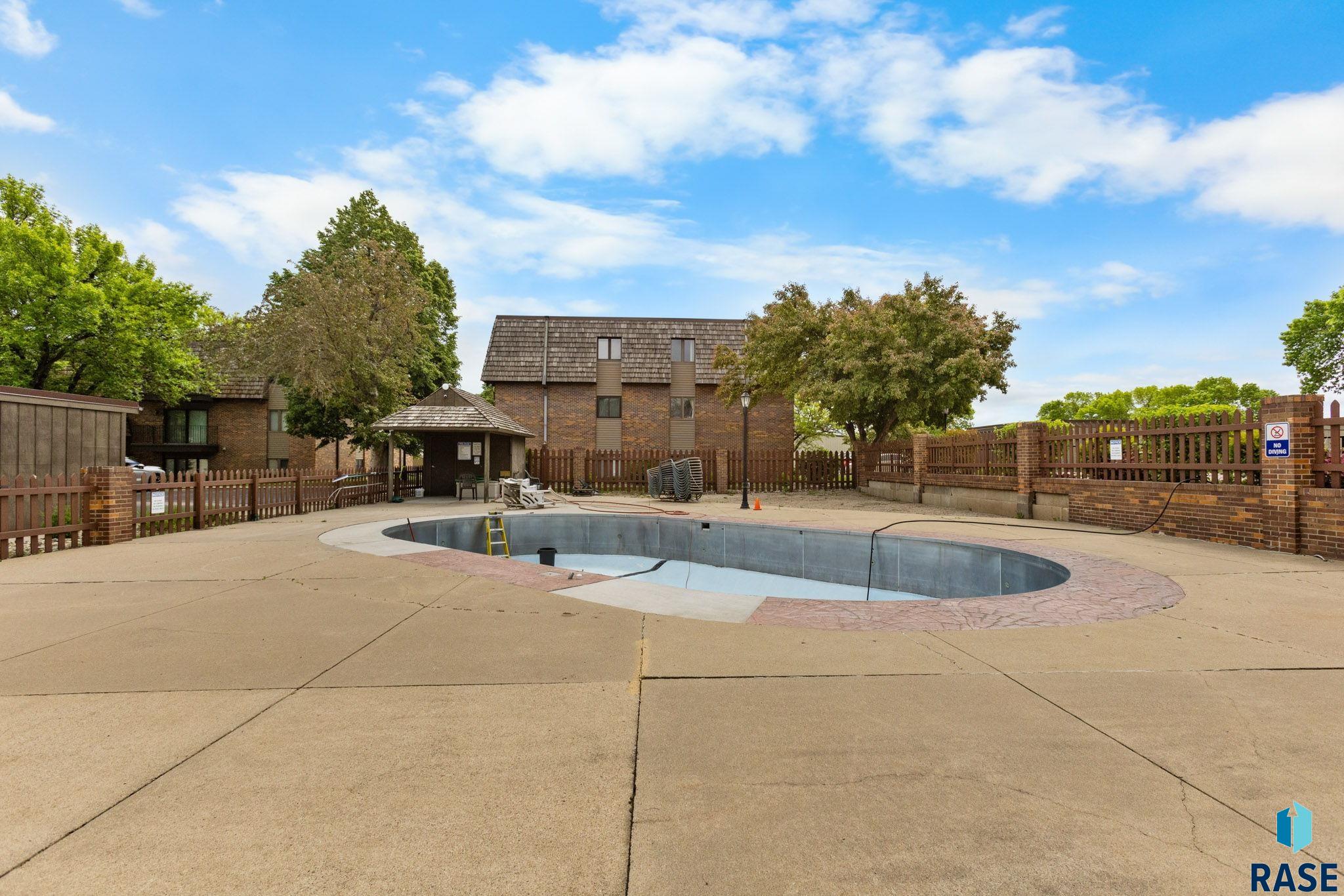Condominium in Sioux Falls SD 3552 S Gateway Blvd Boulevard #102 12.jpg