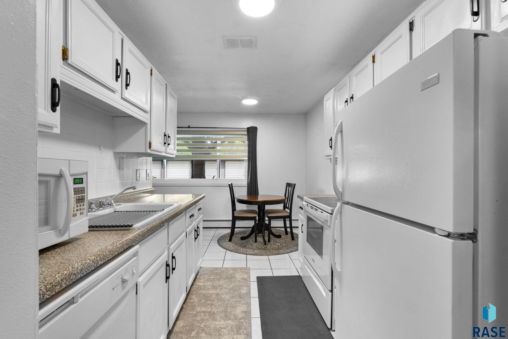 Condominium in Sioux Falls SD 3552 S Gateway Blvd Boulevard #102 3.jpg