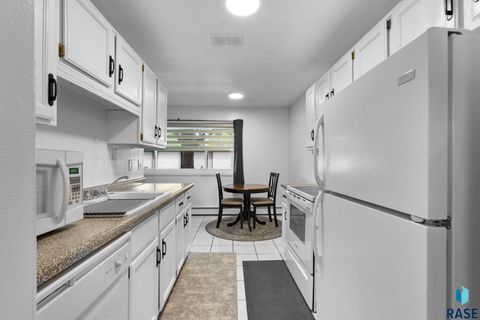 Condominium in Sioux Falls SD 3552 S Gateway Blvd Boulevard #102 3.jpg