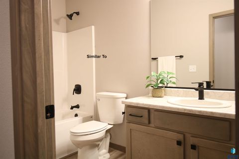 Single Family Residence in Sioux Falls SD 5809 W Raleigh Cir Circle 6.jpg