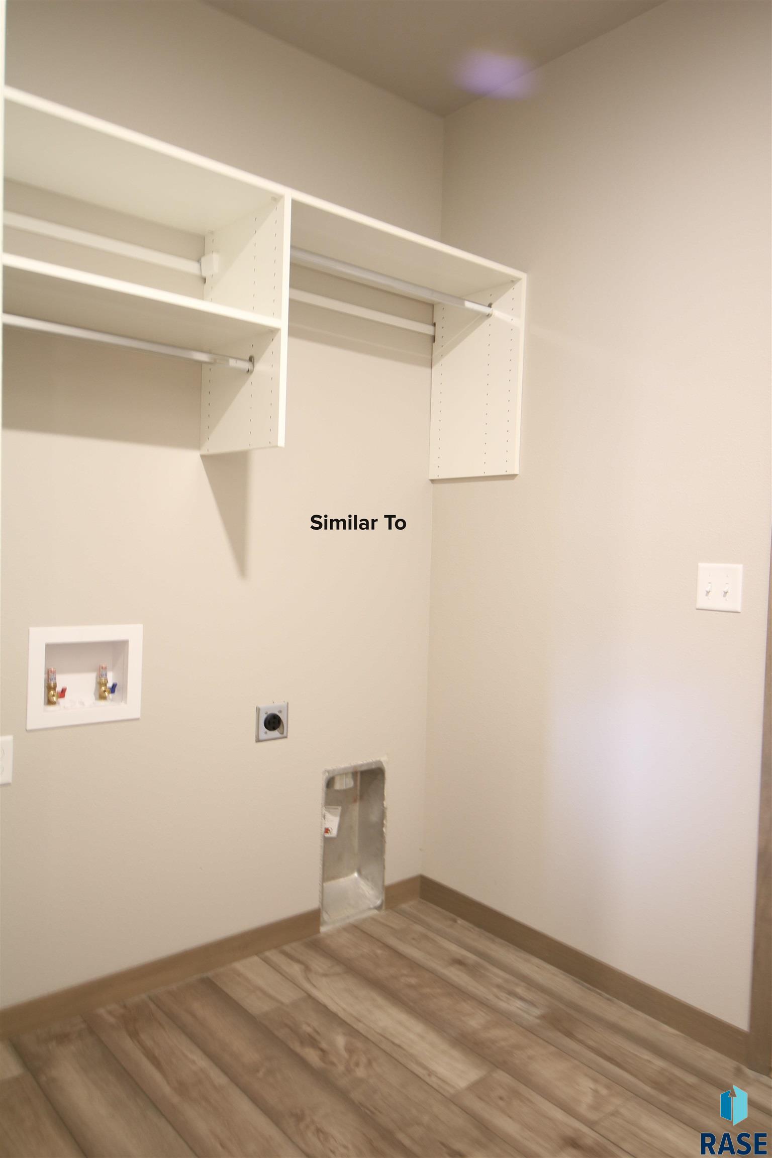 Single Family Residence in Sioux Falls SD 5809 W Raleigh Cir Circle 5.jpg