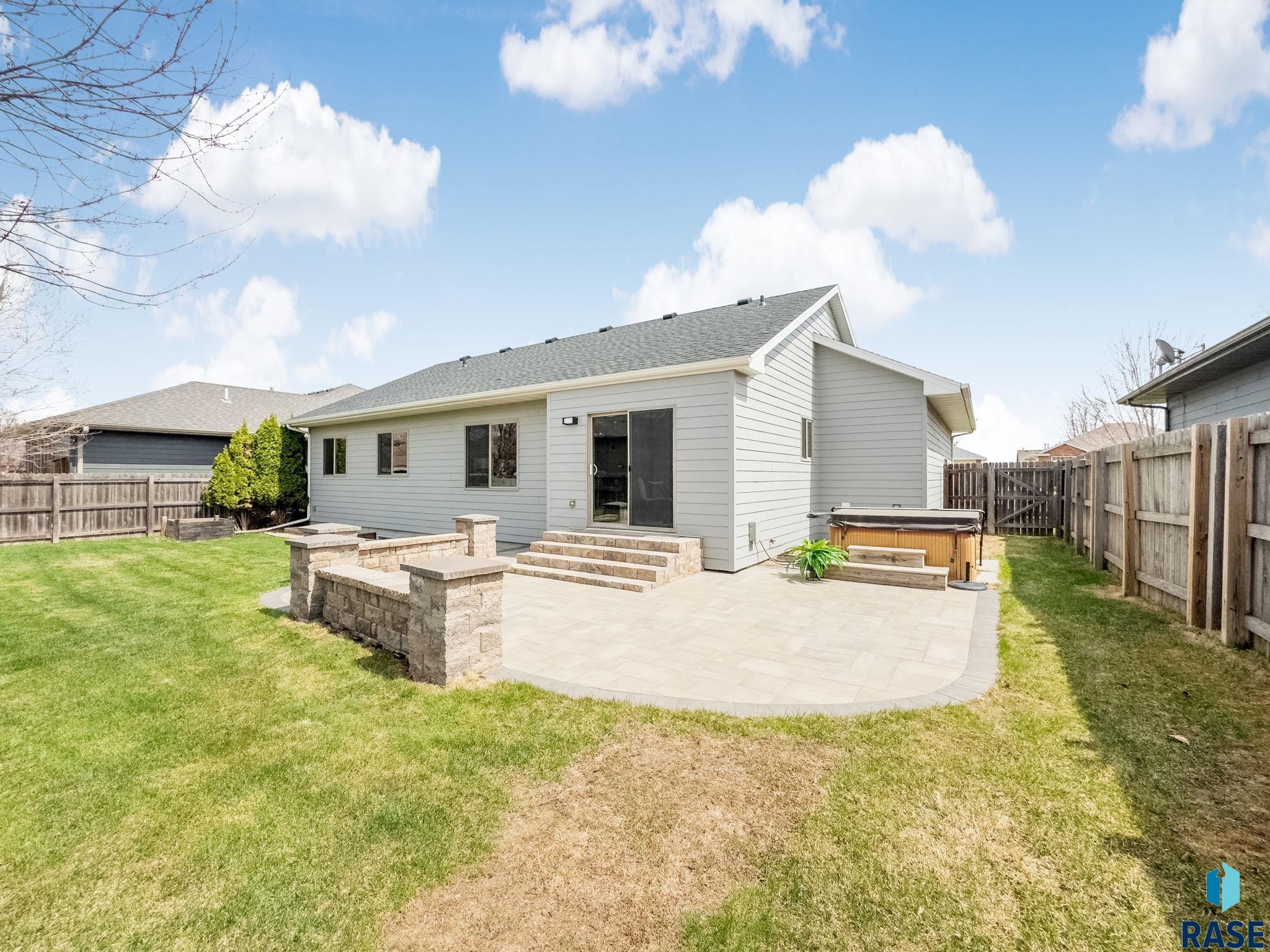 Single Family Residence in Sioux Falls SD 5109 Manchester Ct Court 23.jpg