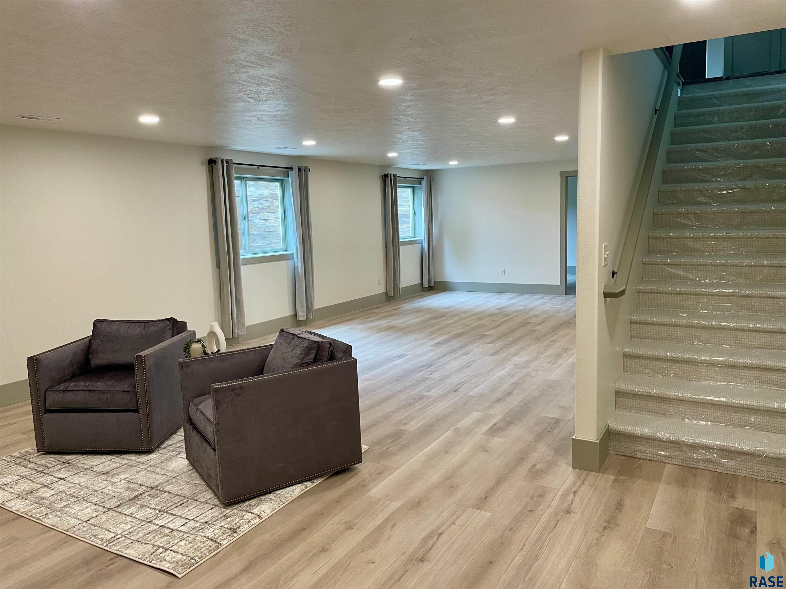 Single Family Residence in Sioux Falls SD 5109 Manchester Ct Court 19.jpg