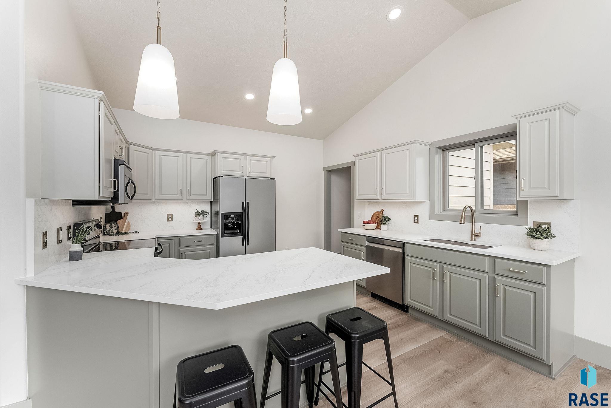 Single Family Residence in Sioux Falls SD 5109 Manchester Ct Court 4.jpg