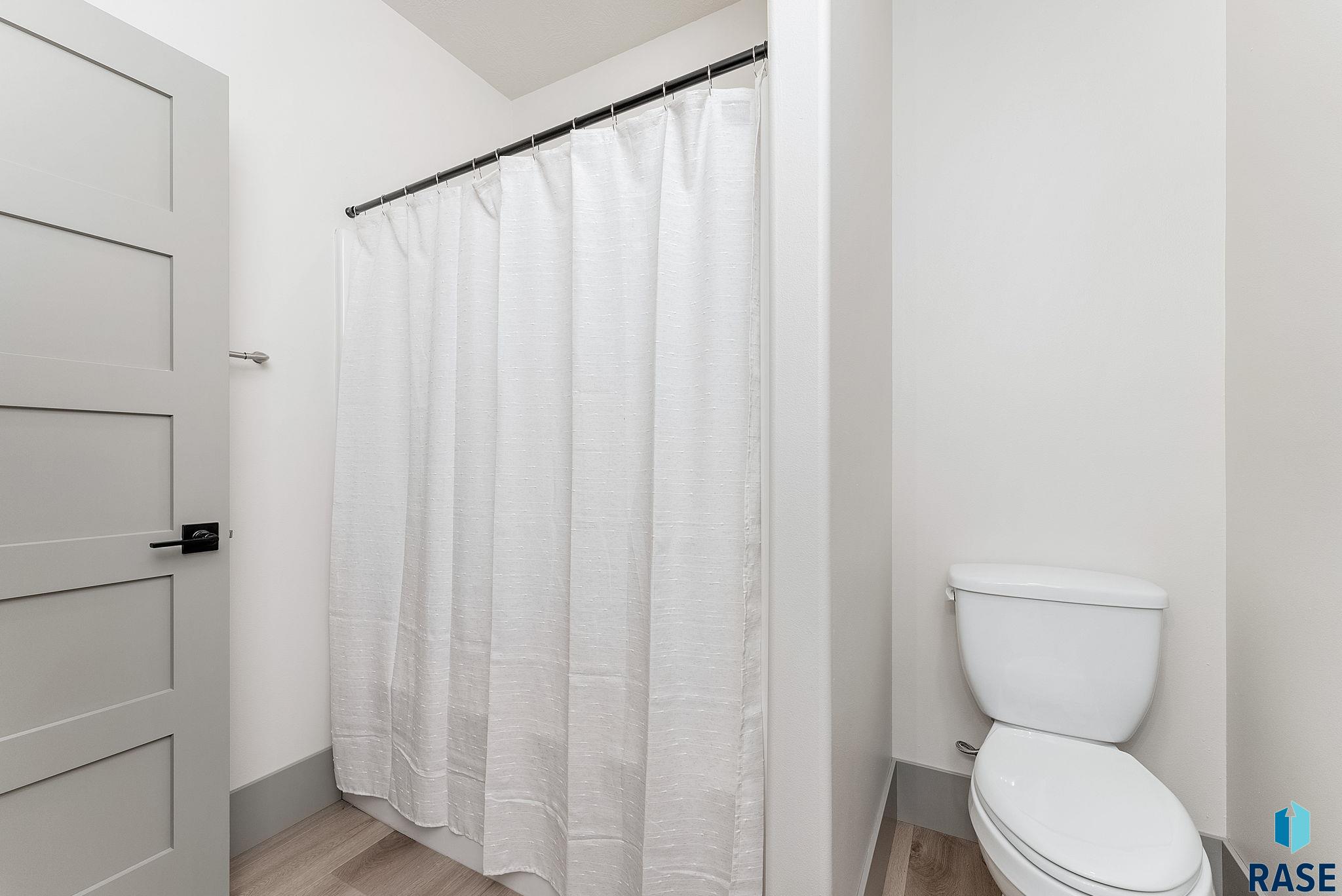 Single Family Residence in Sioux Falls SD 5109 Manchester Ct Court 12.jpg
