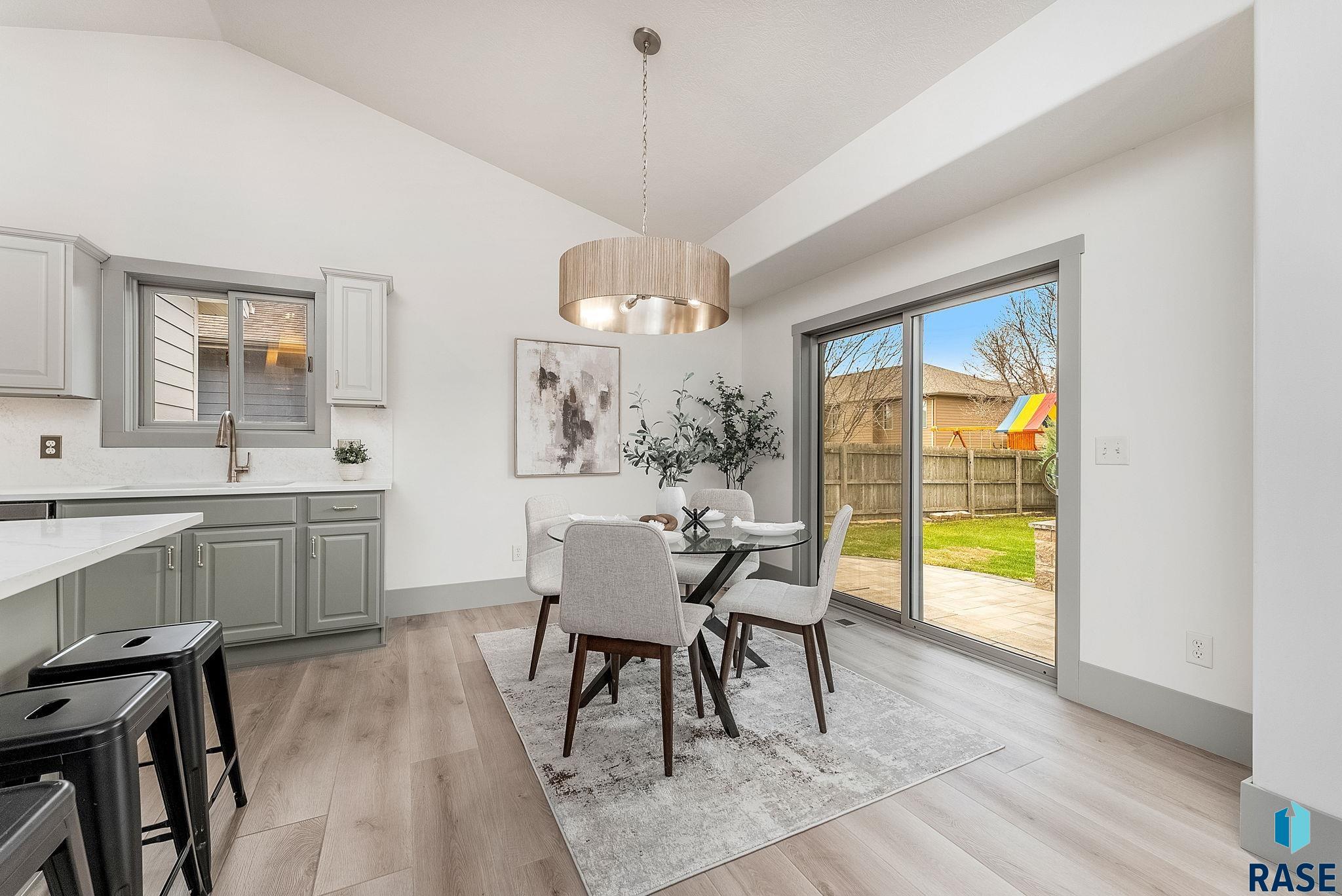 Single Family Residence in Sioux Falls SD 5109 Manchester Ct Court 3.jpg