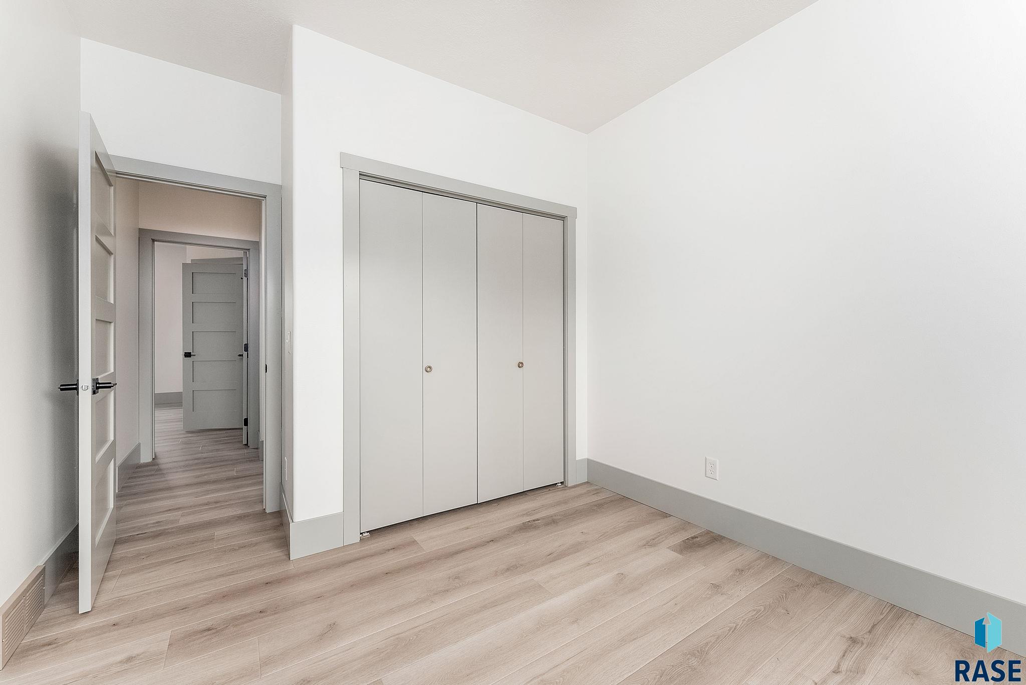 Single Family Residence in Sioux Falls SD 5109 Manchester Ct Court 16.jpg
