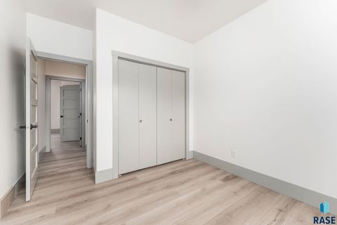 Single Family Residence in Sioux Falls SD 5109 Manchester Ct Court 16.jpg