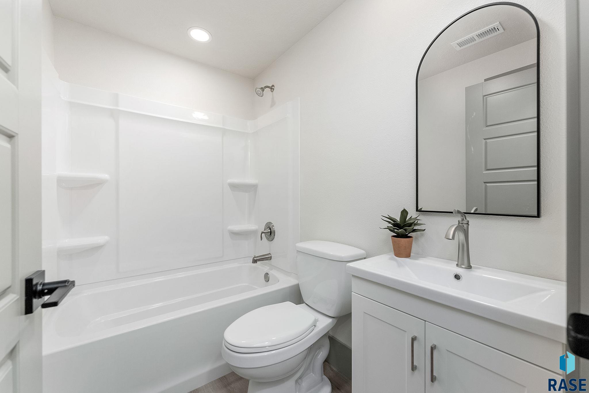Single Family Residence in Sioux Falls SD 5109 Manchester Ct Court 20.jpg