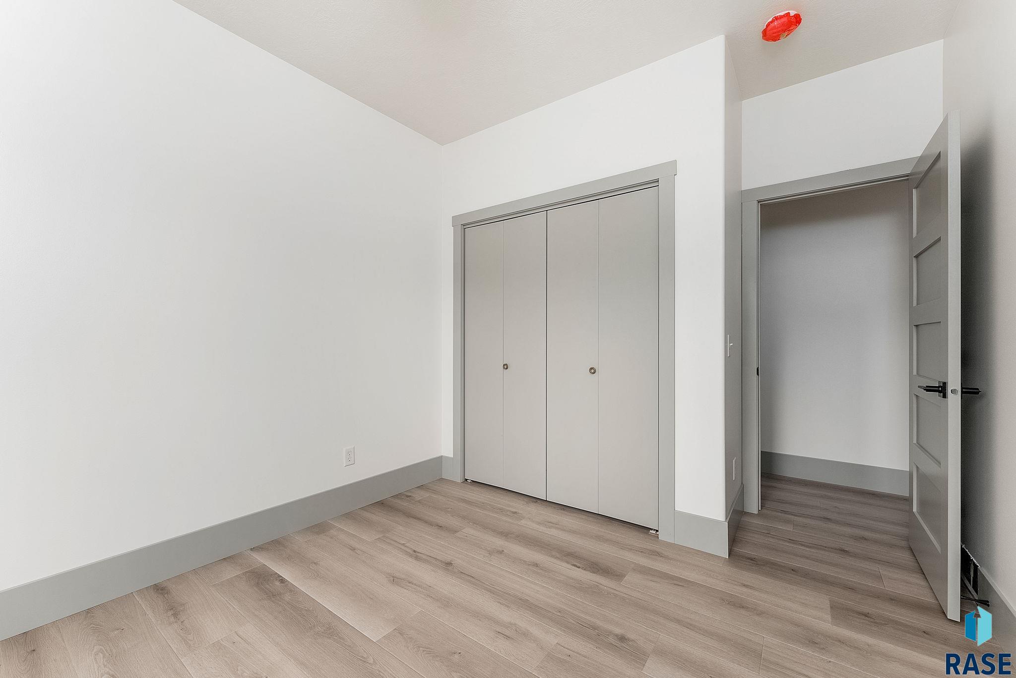 Single Family Residence in Sioux Falls SD 5109 Manchester Ct Court 14.jpg