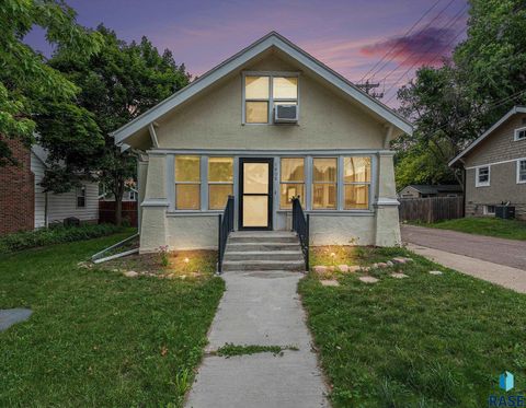 Single Family Residence in Sioux Falls SD 1408 W 9th St Street.jpg