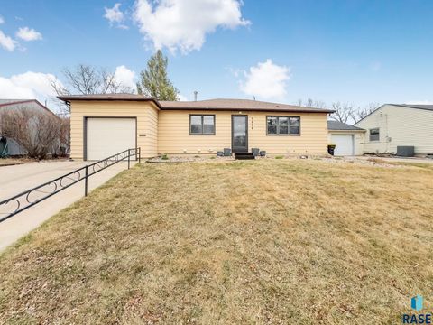 Single Family Residence in Sioux Falls SD 3008 E Claudette Dr Drive.jpg