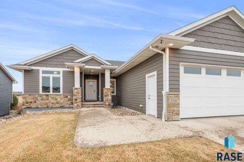 Single Family Residence in Sioux Falls SD 2516 E Whisper Trl Trail.jpg