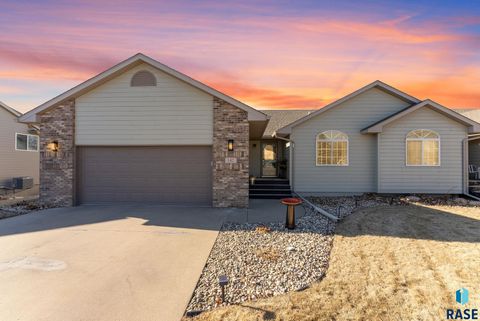 Townhouse in Sioux Falls SD 142 W Doral Ct Court.jpg
