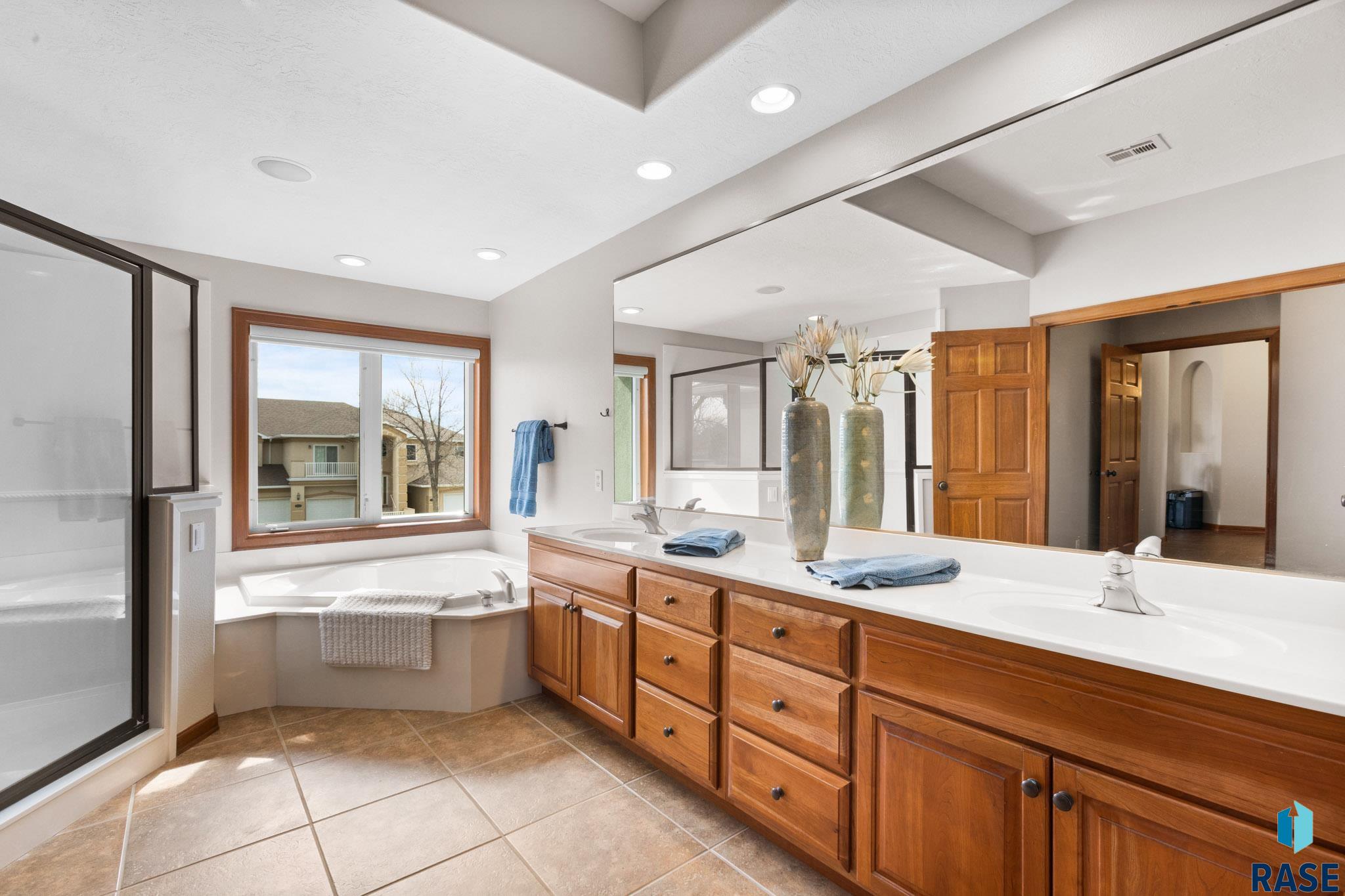 Condominium in Sioux Falls SD 5919 S Grand Lodge Pl Place #37 21.jpg