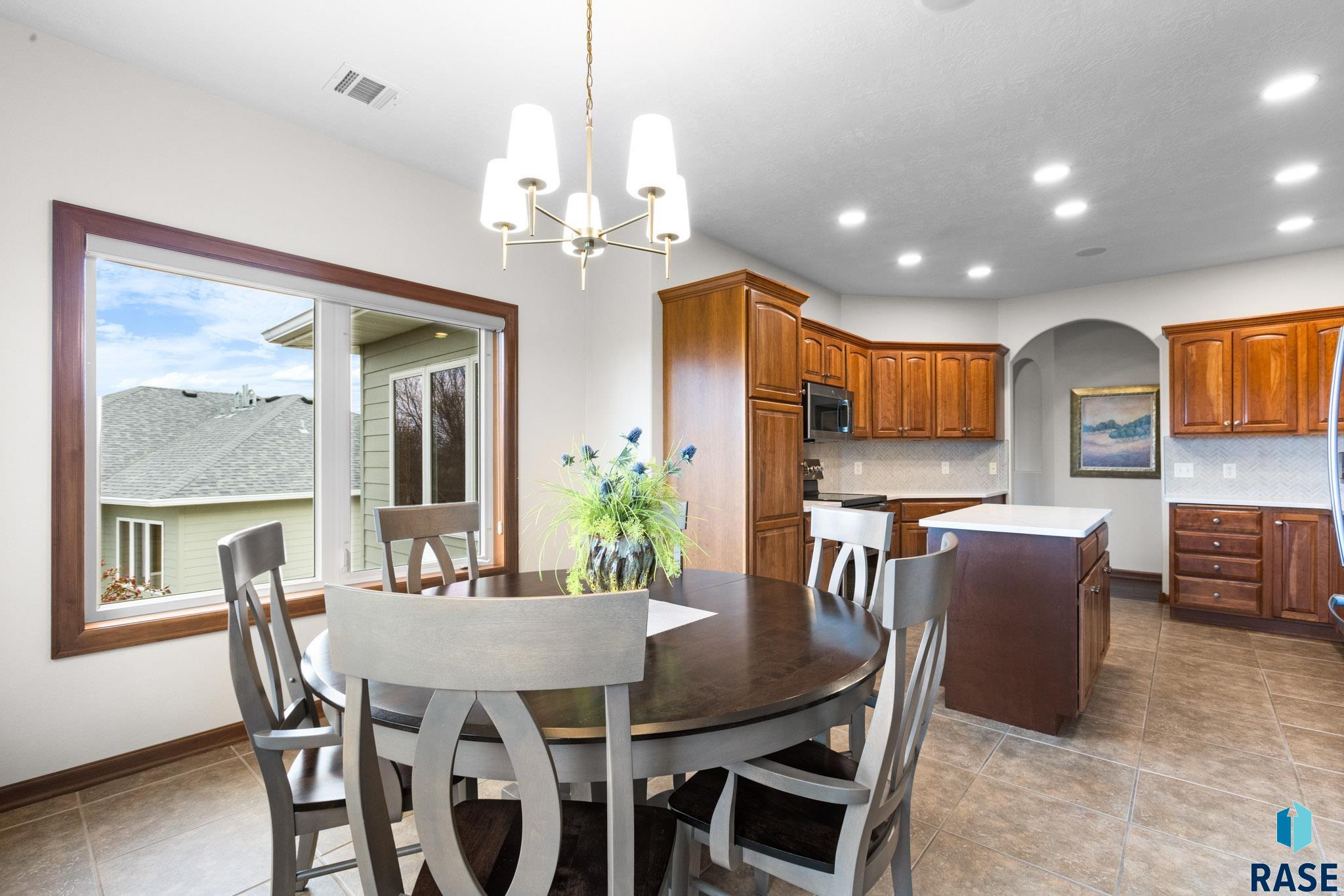Condominium in Sioux Falls SD 5919 S Grand Lodge Pl Place #37 10.jpg