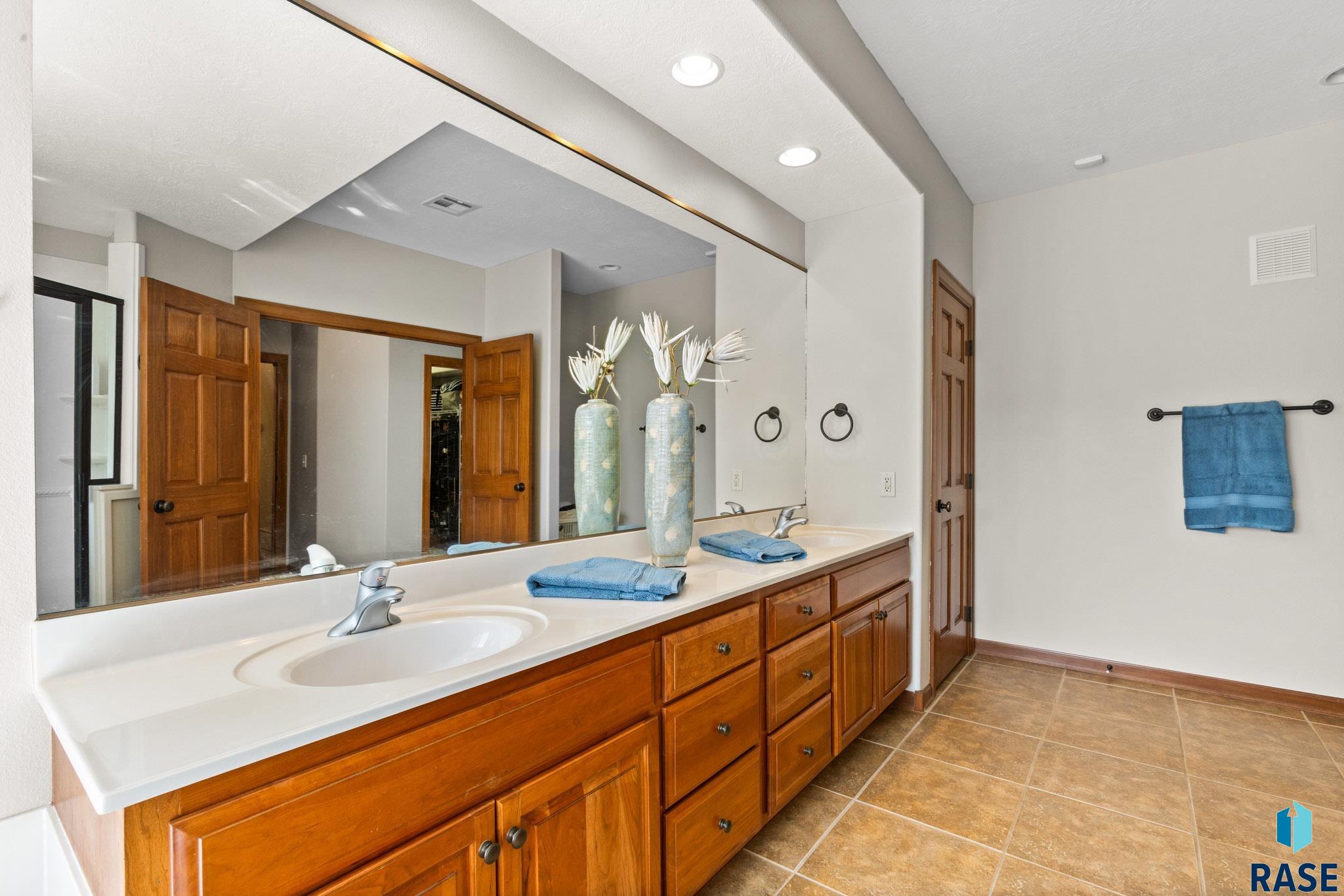 Condominium in Sioux Falls SD 5919 S Grand Lodge Pl Place #37 24.jpg