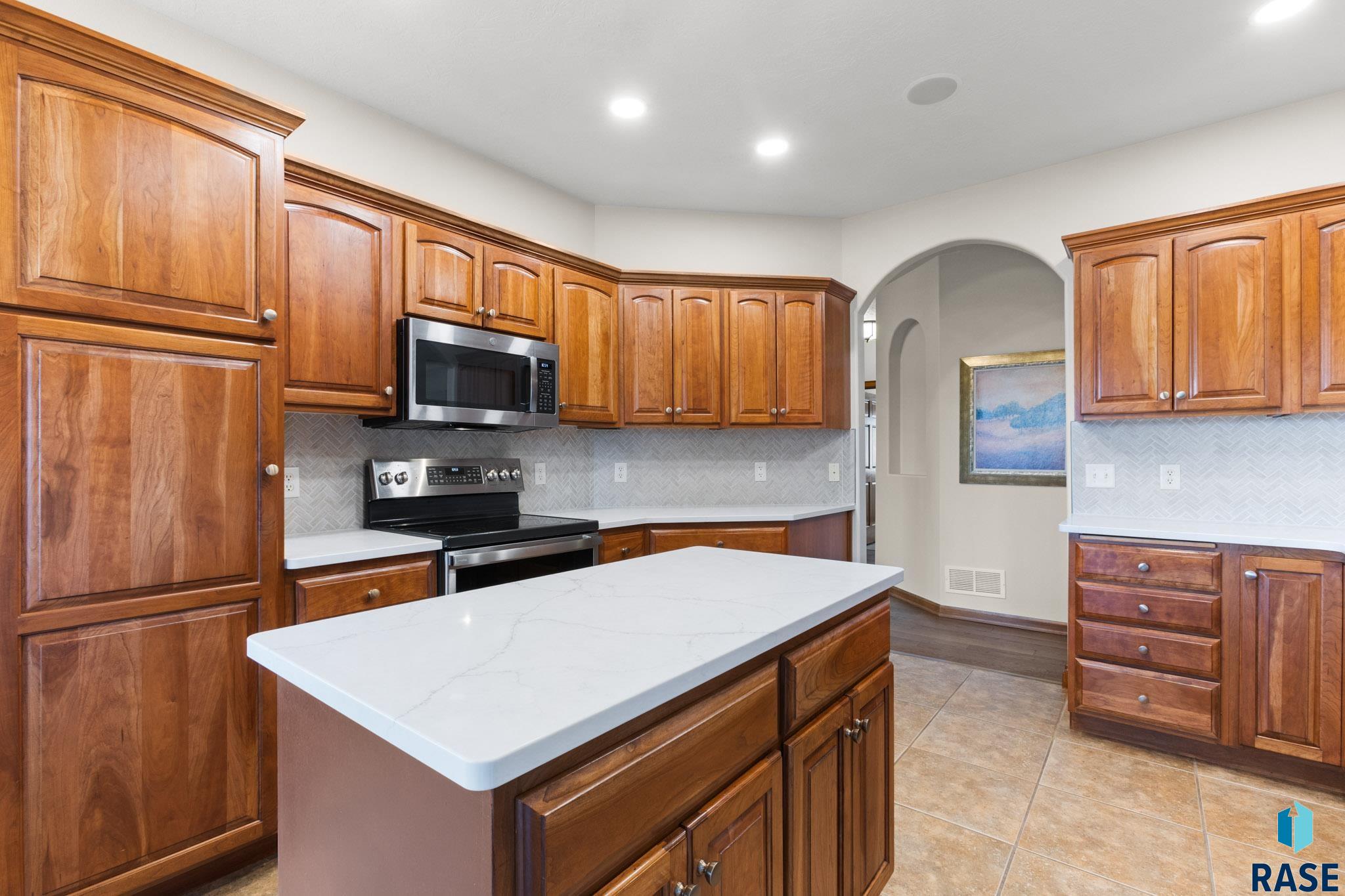 Condominium in Sioux Falls SD 5919 S Grand Lodge Pl Place #37 4.jpg