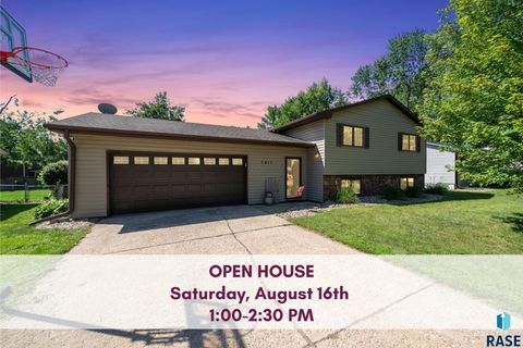 Single Family Residence in Sioux Falls SD 5813 W 36th St Street.jpg