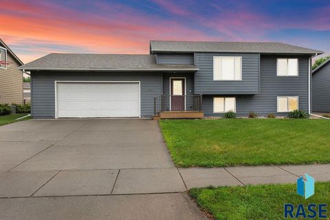 Single Family Residence in Sioux Falls SD 4004 S Klein Ave Avenue.jpg