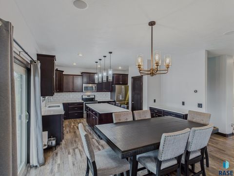 Single Family Residence in Sioux Falls SD 1100 S Discovery Ave Avenue 7.jpg