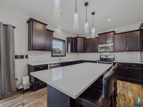 Single Family Residence in Sioux Falls SD 1100 S Discovery Ave Avenue 8.jpg