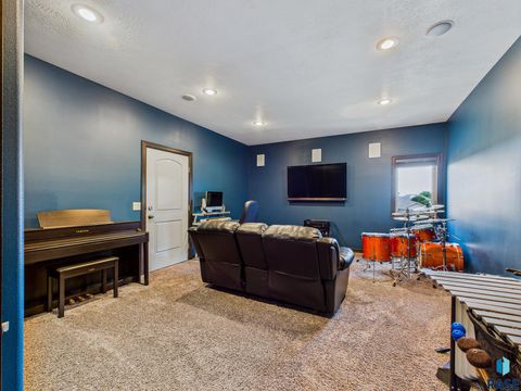 Single Family Residence in Sioux Falls SD 1100 S Discovery Ave Avenue 22.jpg