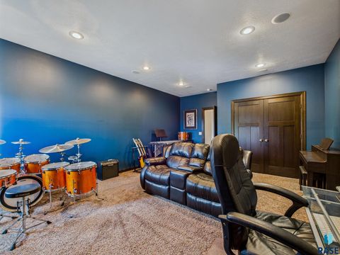 Single Family Residence in Sioux Falls SD 1100 S Discovery Ave Avenue 21.jpg