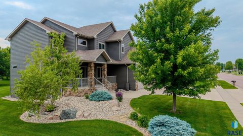 Single Family Residence in Sioux Falls SD 1100 S Discovery Ave Avenue 1.jpg