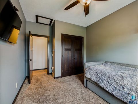 Single Family Residence in Sioux Falls SD 1100 S Discovery Ave Avenue 18.jpg