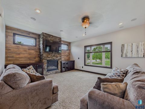 Single Family Residence in Sioux Falls SD 1100 S Discovery Ave Avenue 12.jpg
