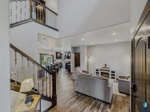 Single Family Residence in Sioux Falls SD 1100 S Discovery Ave Avenue 2.jpg