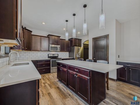 Single Family Residence in Sioux Falls SD 1100 S Discovery Ave Avenue 9.jpg