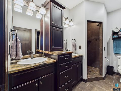 Single Family Residence in Sioux Falls SD 1100 S Discovery Ave Avenue 15.jpg