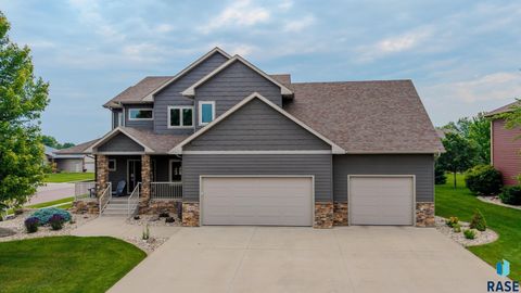 Single Family Residence in Sioux Falls SD 1100 S Discovery Ave Avenue.jpg