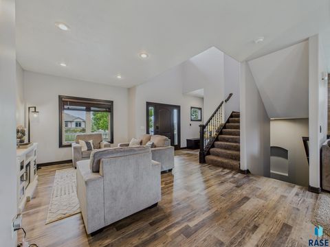 Single Family Residence in Sioux Falls SD 1100 S Discovery Ave Avenue 3.jpg