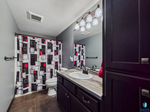 Single Family Residence in Sioux Falls SD 1100 S Discovery Ave Avenue 29.jpg