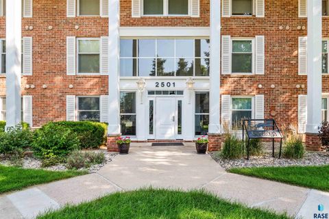 Condominium in Sioux Falls SD 2501 S Kiwanis Ave Avenue #301.jpg