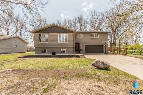 Single Family Residence in Beresford SD 107 E Willow St Street.jpg