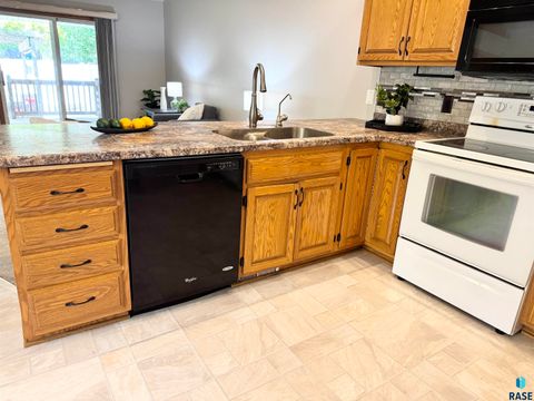 Townhouse in Sioux Falls SD 1805 E 57th St Street 14.jpg