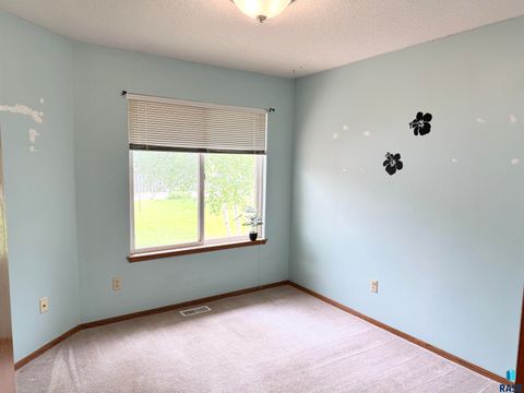 Townhouse in Sioux Falls SD 1805 E 57th St Street 32.jpg