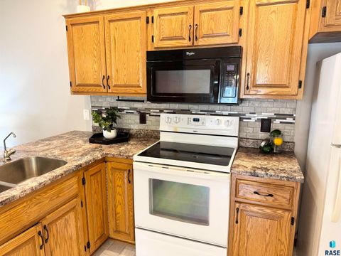 Townhouse in Sioux Falls SD 1805 E 57th St Street 21.jpg