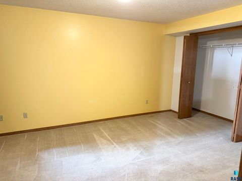 Townhouse in Sioux Falls SD 1805 E 57th St Street 42.jpg