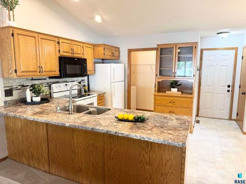Townhouse in Sioux Falls SD 1805 E 57th St Street 18.jpg