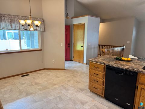 Townhouse in Sioux Falls SD 1805 E 57th St Street 16.jpg
