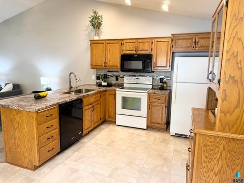 Townhouse in Sioux Falls SD 1805 E 57th St Street 17.jpg