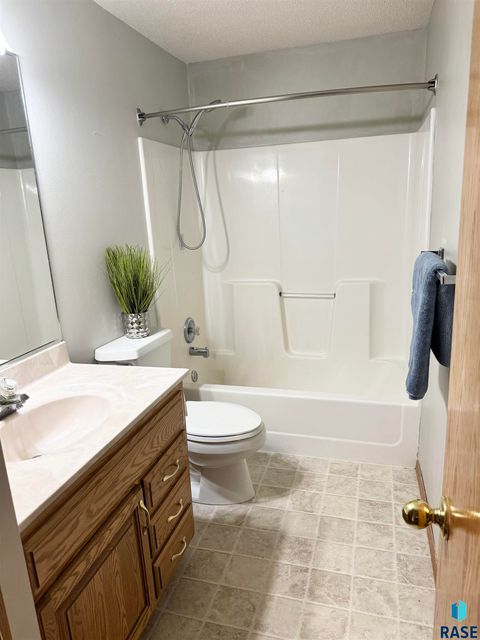 Townhouse in Sioux Falls SD 1805 E 57th St Street 39.jpg