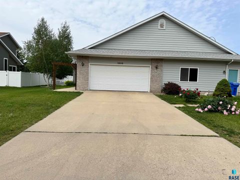 Townhouse in Sioux Falls SD 1805 E 57th St Street 1.jpg